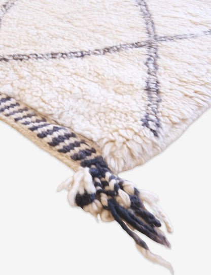 White Beni Mrirt Wool Rug 7.3 x 5.5 ft / 223 x 168 cm