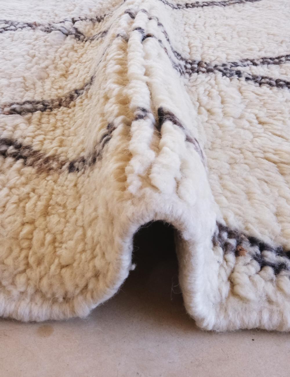 White Beni Mrirt Wool Rug 7.3 x 5.5 ft / 223 x 168 cm