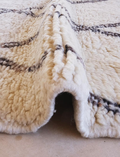 White Beni Mrirt Wool Rug 7.3 x 5.5 ft / 223 x 168 cm