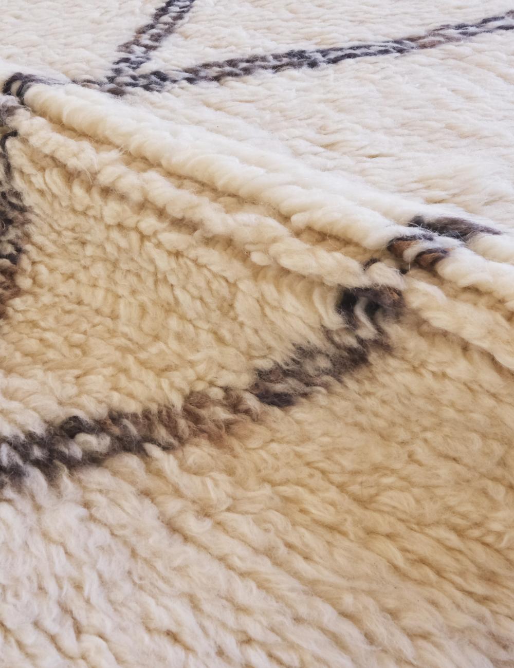 White Beni Mrirt Wool Rug 7.3 x 5.5 ft / 223 x 168 cm