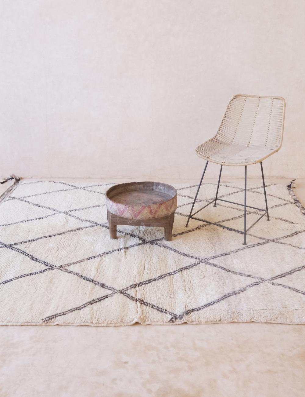 White Beni Mrirt Wool Rug 7.3 x 5.5 ft / 223 x 168 cm