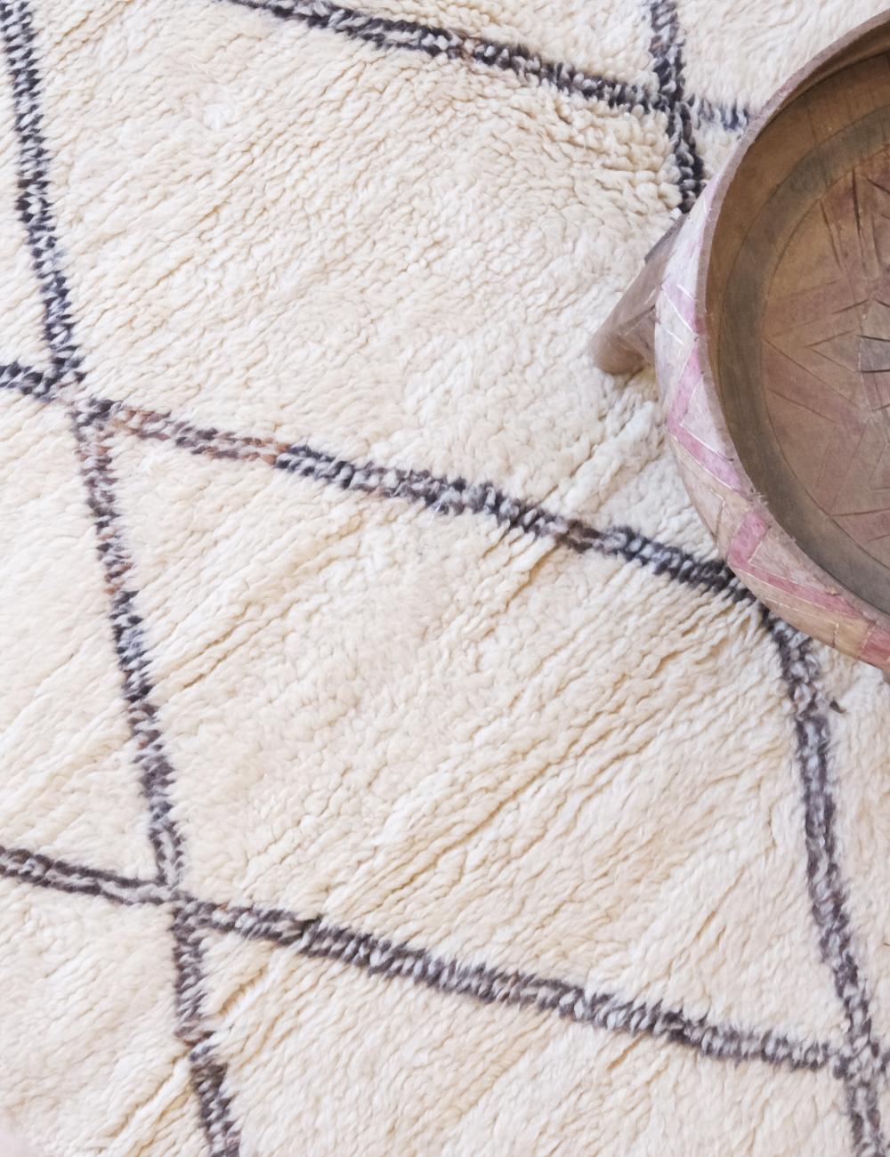 White Beni Mrirt Wool Rug 7.3 x 5.5 ft / 223 x 168 cm