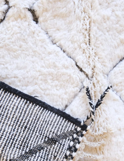Handwoven Wool with Timeless Diamond Lattice Design