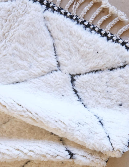 Handwoven Wool with Timeless Diamond Lattice Design