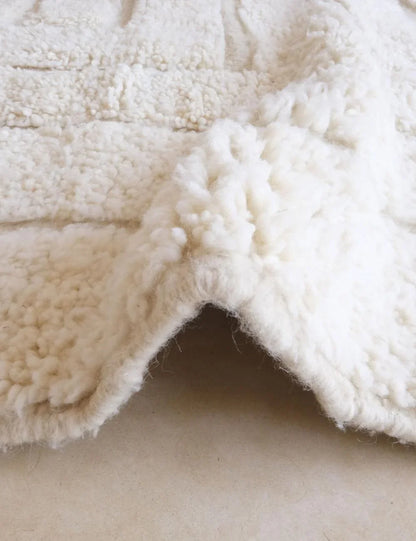 White Morocan Rug 9.5 x 6.5 ft / 291 x 198 cm - Surcoma