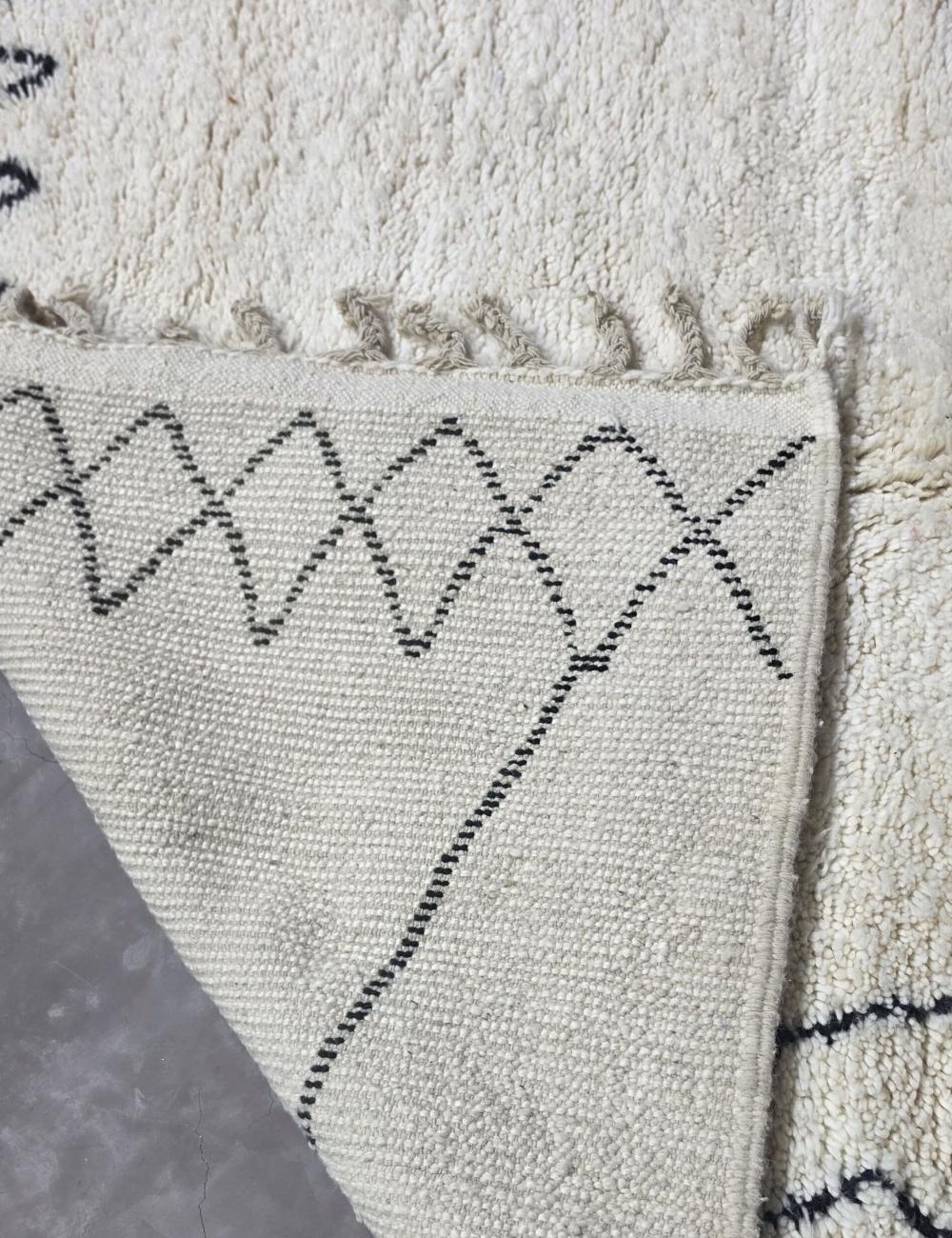 Black and Ivory Moroccan Rug 9 x 6.3 ft / 275 x 193 cm