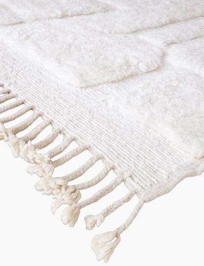White Moroccan Shag Rug 11.1 x 8.2 ft / 338 x 252 cm - Surcoma