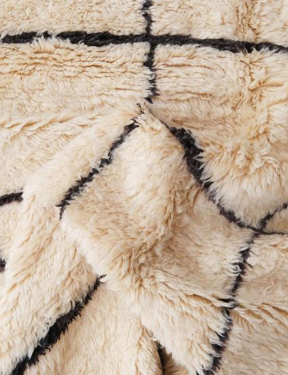 Grid Pattern Moroccan Rug 8.3 x 5.7 ft / 254 x 174 cm