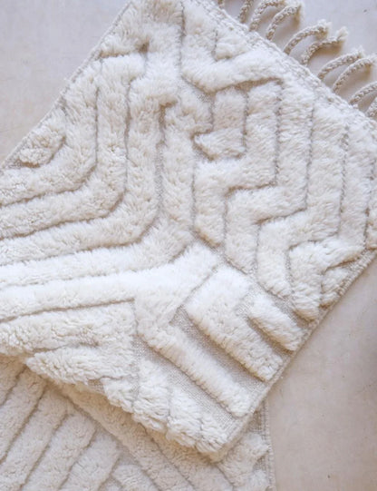 White Moroccan Runner Rug 9.5 x 2 ft / 289 x 62 cm - Surcoma