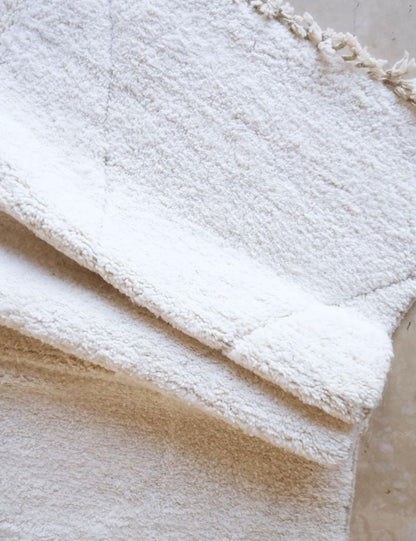 White Moroccan Wool Rug - 11.5 x 8.3 ft / 350 x 255 cm